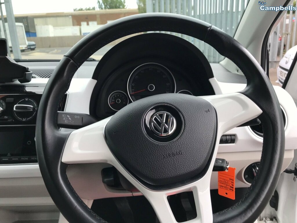 Volkswagen Up Hatchback 1.0 Beats 2016 YS66PXU White #4