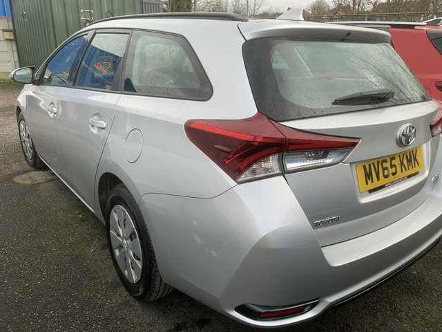 Toyota Auris 1.4 D-4d Active Touring Sports E Silver #4