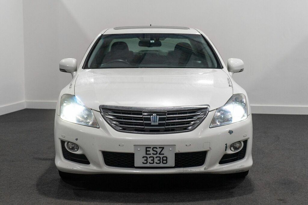 Toyota Crown Petrol Black #3
