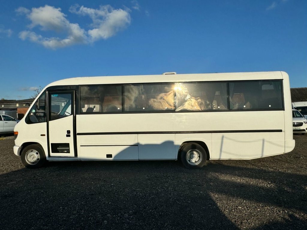 Mercedes-Benz  Minibus YN55KMG White #4