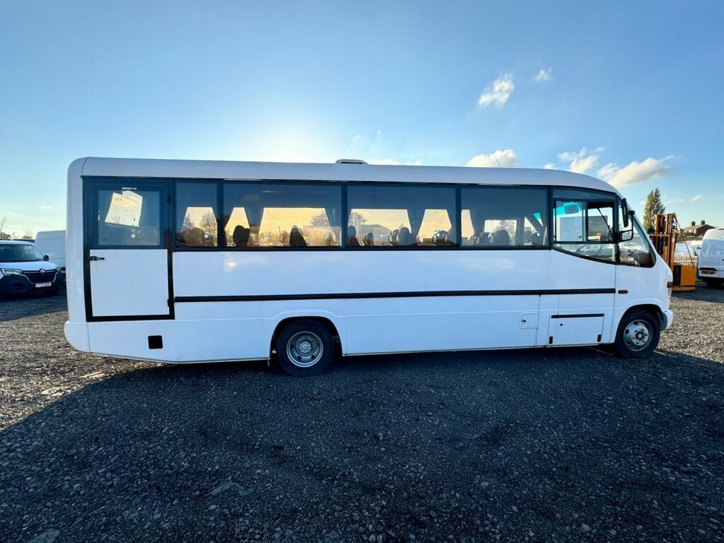 Mercedes-Benz  Minibus YN55KMG White #5