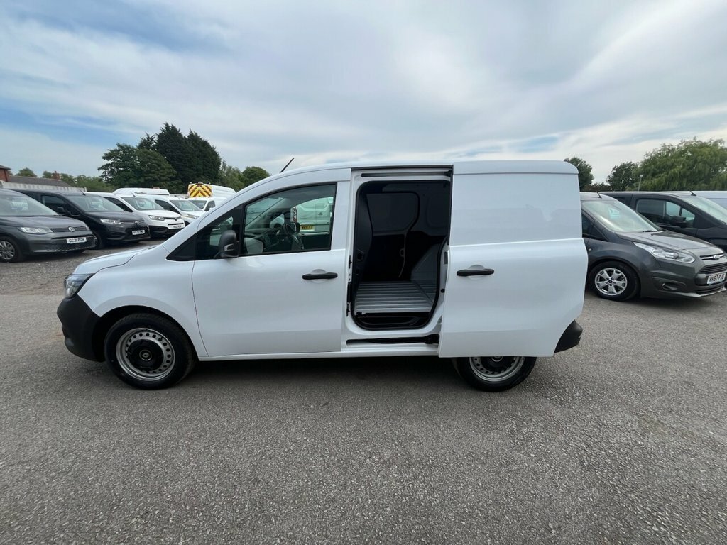 Renault Kangoo 1.5L Start 6Dr SA73XCX White #4