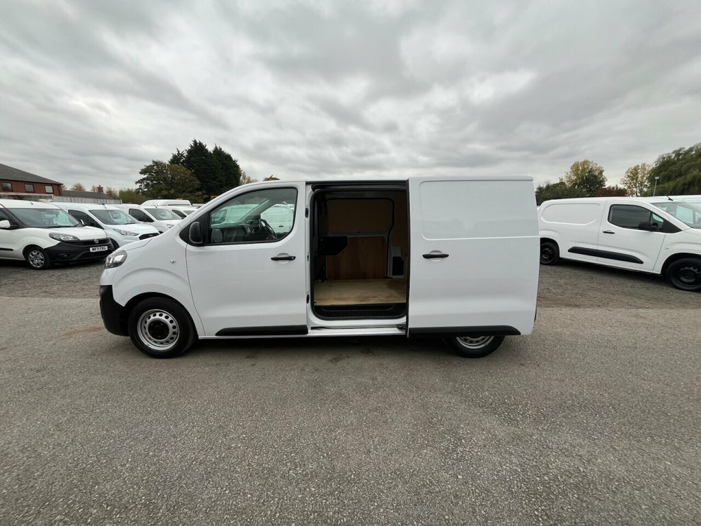 Vauxhall Vivaro 1.5L Dynamic 6Dr YE72XYJ White #6