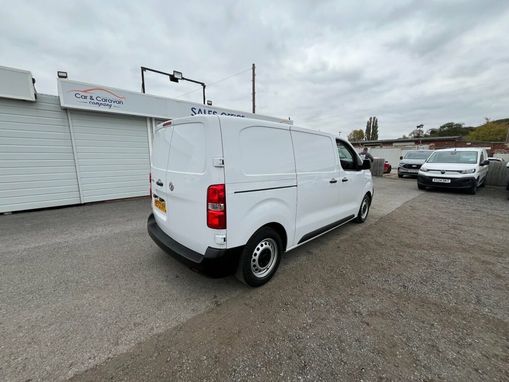 Vauxhall Vivaro 1.5L Dynamic 6Dr YE72XYJ White #3