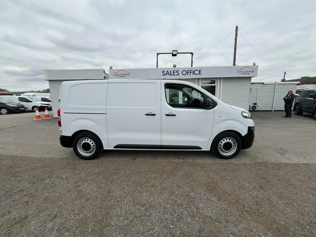 Vauxhall Vivaro 1.5L Dynamic 6Dr YE72XYJ White #2