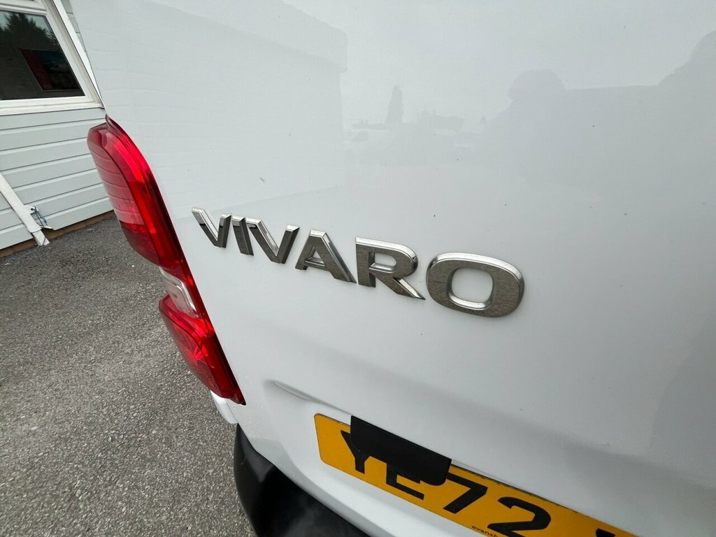 Vauxhall Vivaro 1.5L Dynamic 6Dr YE72XYJ White #5