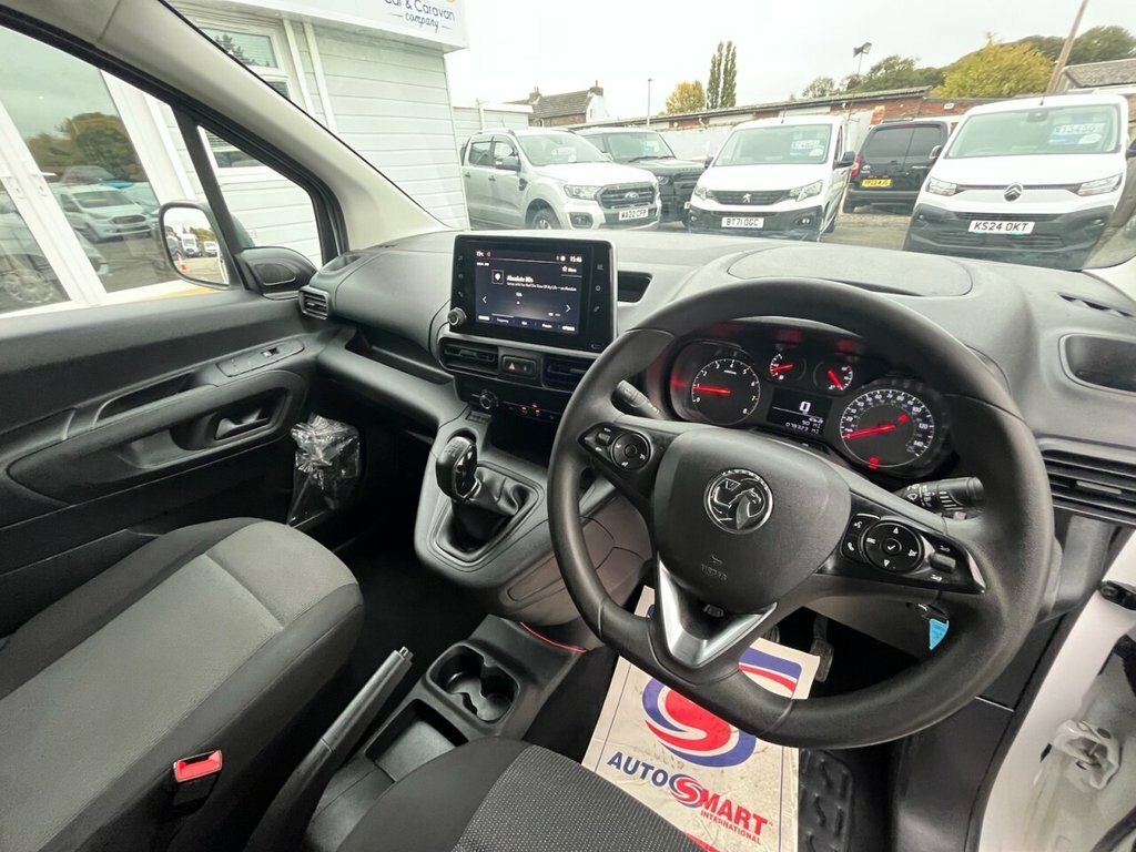 Vauxhall Combo 1.6L Sportive DN70DWE White #4