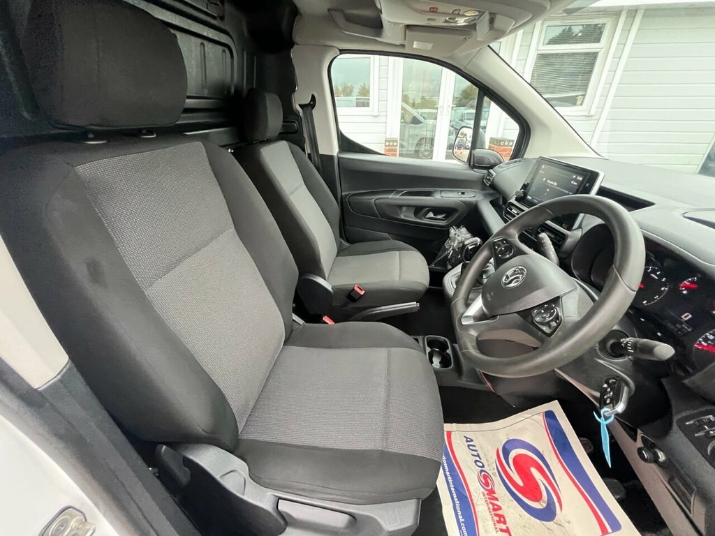 Vauxhall Combo 1.6L Sportive DN70DWE White #6