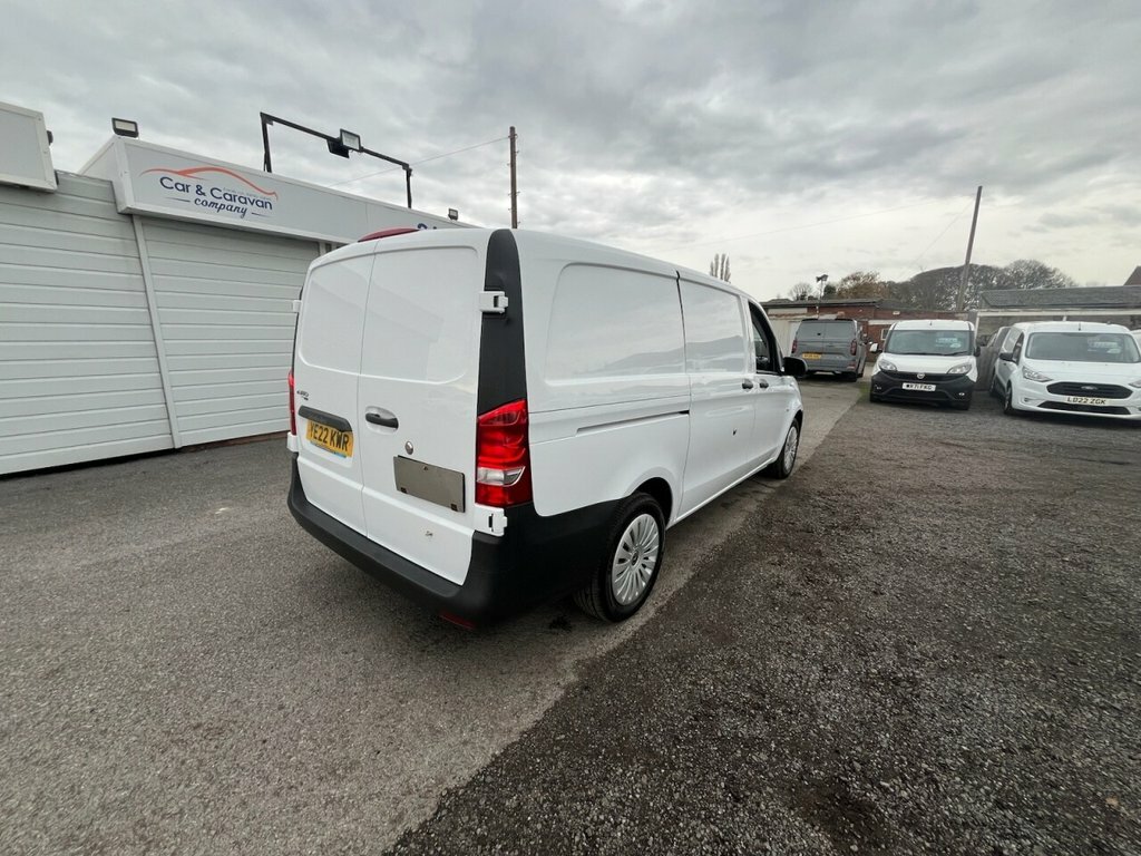 Mercedes-Benz eVito Mpv YE22KWR White #4