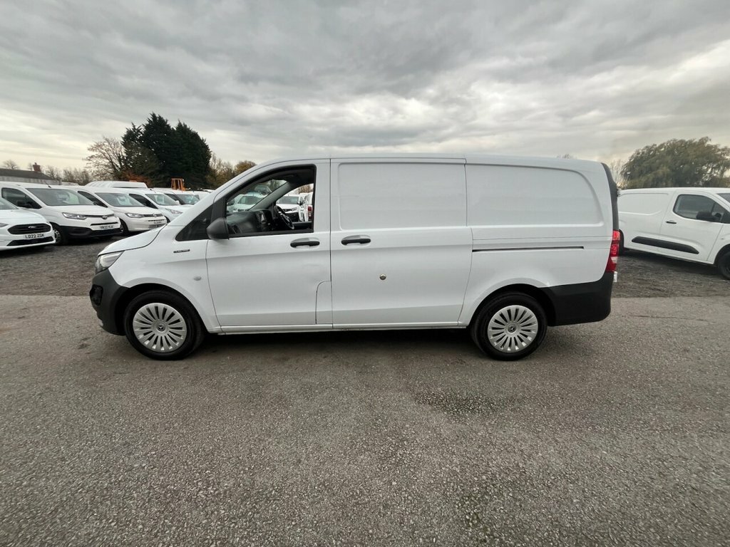 Mercedes-Benz eVito Mpv YE22KWR White #2