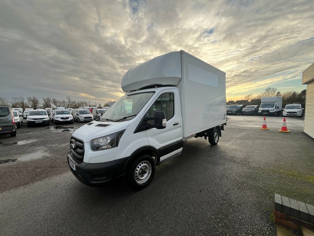 Ford Transit Custom 2L Leader HK71XBX White