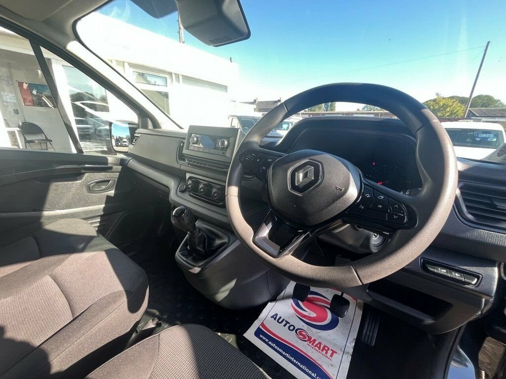Renault Trafic 2L Business HT22HZC White #6