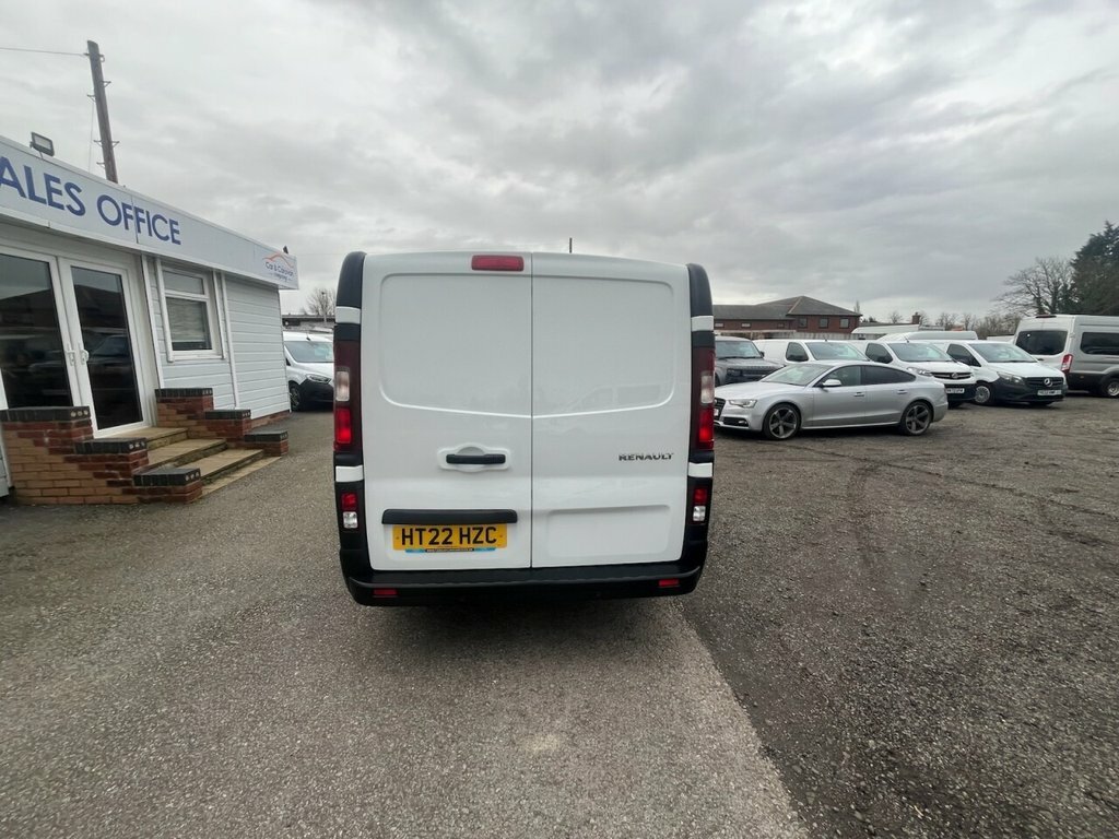 Renault Trafic 2L Business HT22HZC White #5