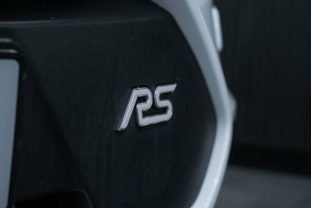 Ford Focus 2.3T Ecoboost Rs Hatchback Awd E ET66ZFN White #4