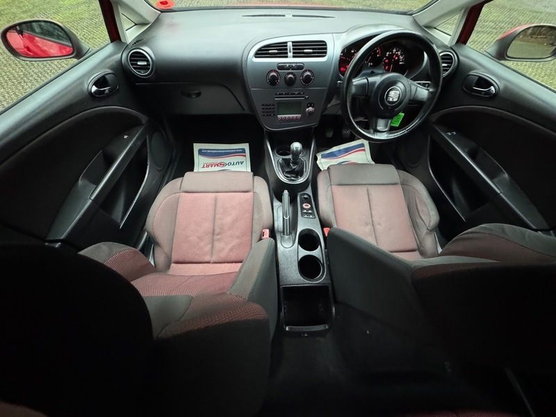 Seat Leon Fsi Reference Sport EK06YLL Red #2