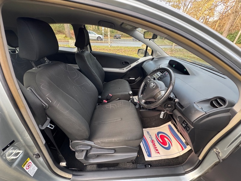Toyota Yaris Vvt-i T2 Silver #3