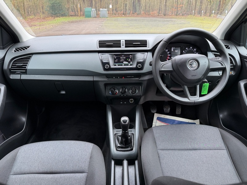 Skoda  1.5 Tsi 150Ps Se Act Dsg Hatchback Black #3