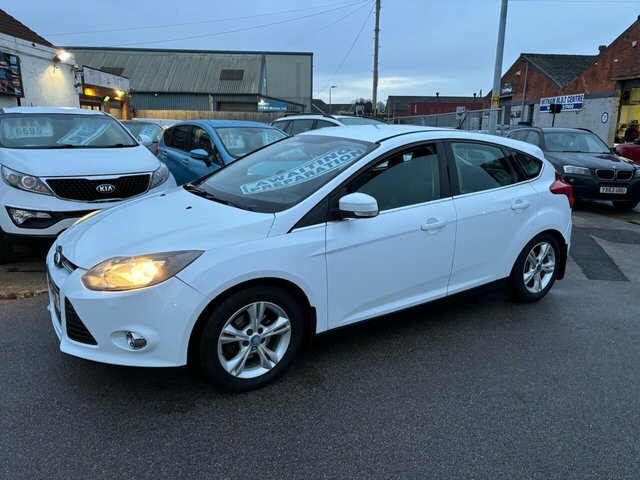 Ford Focus Hatchback SK61PYW White #5