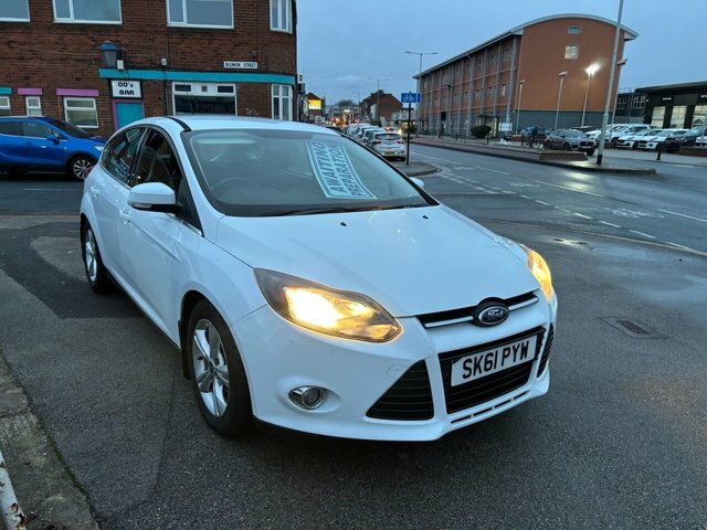 Ford Focus Hatchback SK61PYW White #3