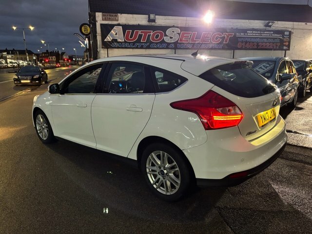 Ford Focus Hatchback YN13JYX White #2