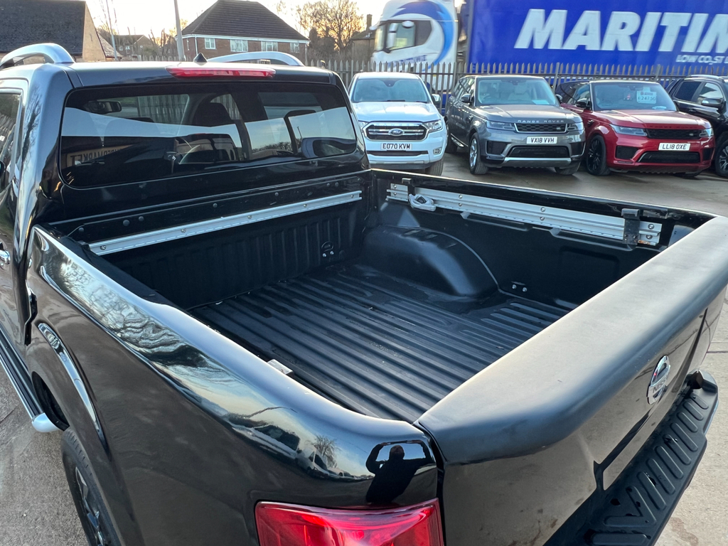 Nissan Navara 2.3 Dci Tekna Pickup Double Cab BG20UKR Black #4