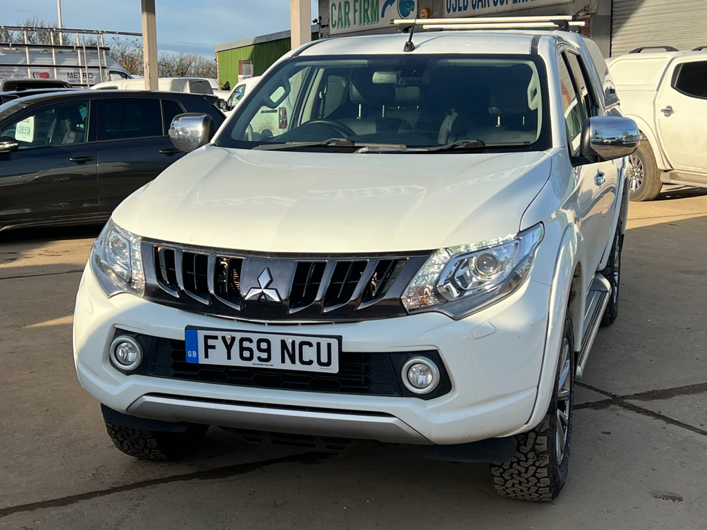 Mitsubishi L200 2.4 Di-d Dc Warrior Pickup Double Cab M FY69NCU White #6