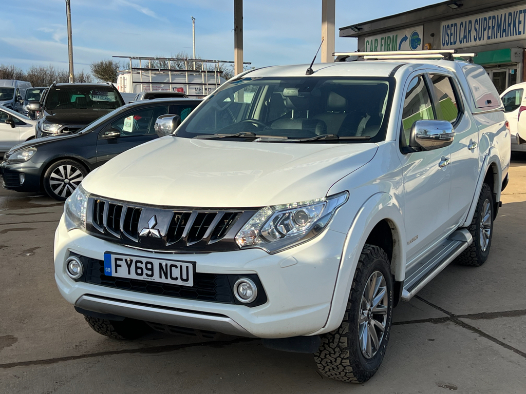 Mitsubishi L200 2.4 Di-d Dc Warrior Pickup Double Cab M FY69NCU White #5