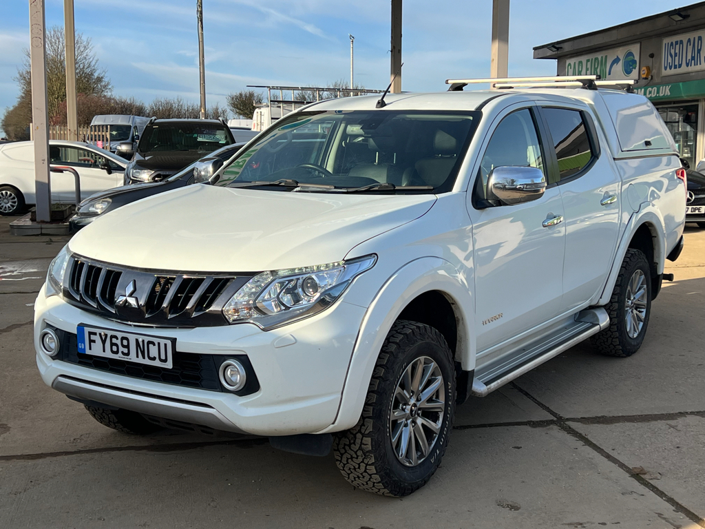 Mitsubishi L200 2.4 Di-d Dc Warrior Pickup Double Cab M White