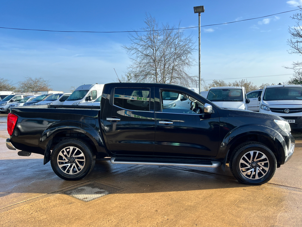 Nissan Navara 2.3 Dci N-connecta Pickup Double Cab Ma FM17KSK Black #2