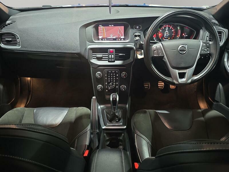 Volvo V40 2.0 T2 R-design Nav Plus Euro 6 S S SH67YOP  #2