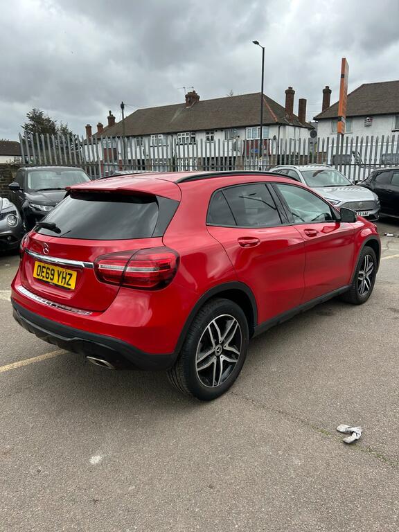 Mercedes-Benz GLA Class 1.6 Gla180 Gpf Urban Edition Suv OE69YHZ Red #4