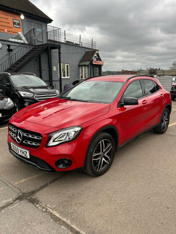 Mercedes-Benz GLA Class 1.6 Gla180 Gpf Urban Edition Suv Red