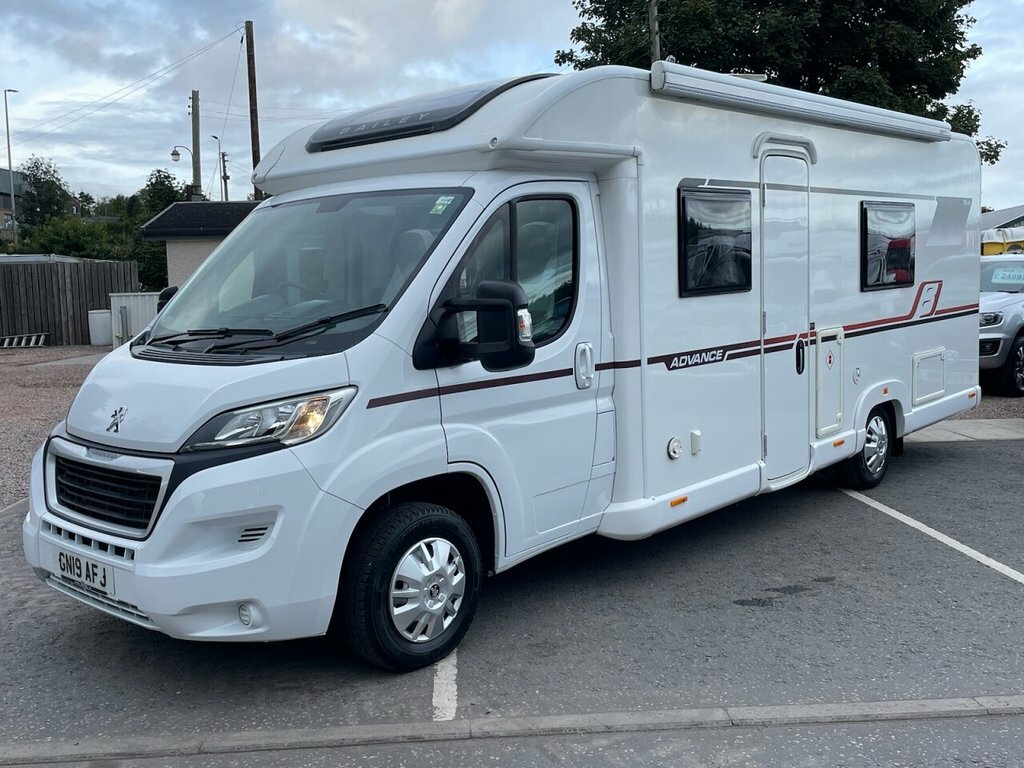 Peugeot 2L Blue Hdi 335 Bb Tl GN19AFJ White #3