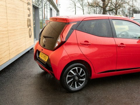 Toyota Aygo Hatchback YD71HSU Red #6