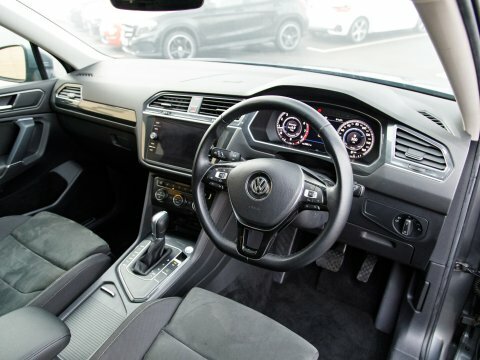 Volkswagen Tiguan Allspace Suv AJ18WNA Grey #4