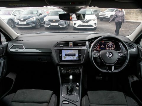 Volkswagen Tiguan Allspace Suv AJ18WNA Grey #3