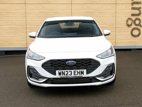 Ford Focus Hatchback WN23EHM White #5
