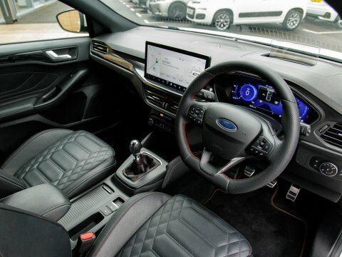 Ford Focus Hatchback WN23EHM White #4