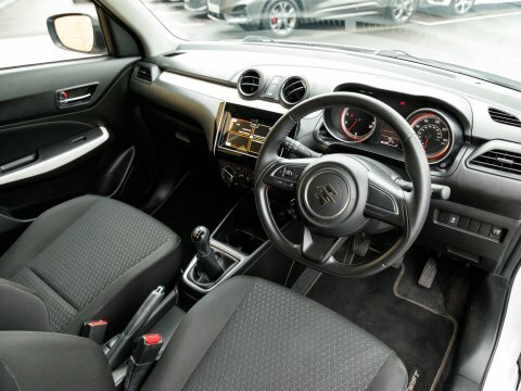Suzuki Swift Hatchback DK68OPT White #4