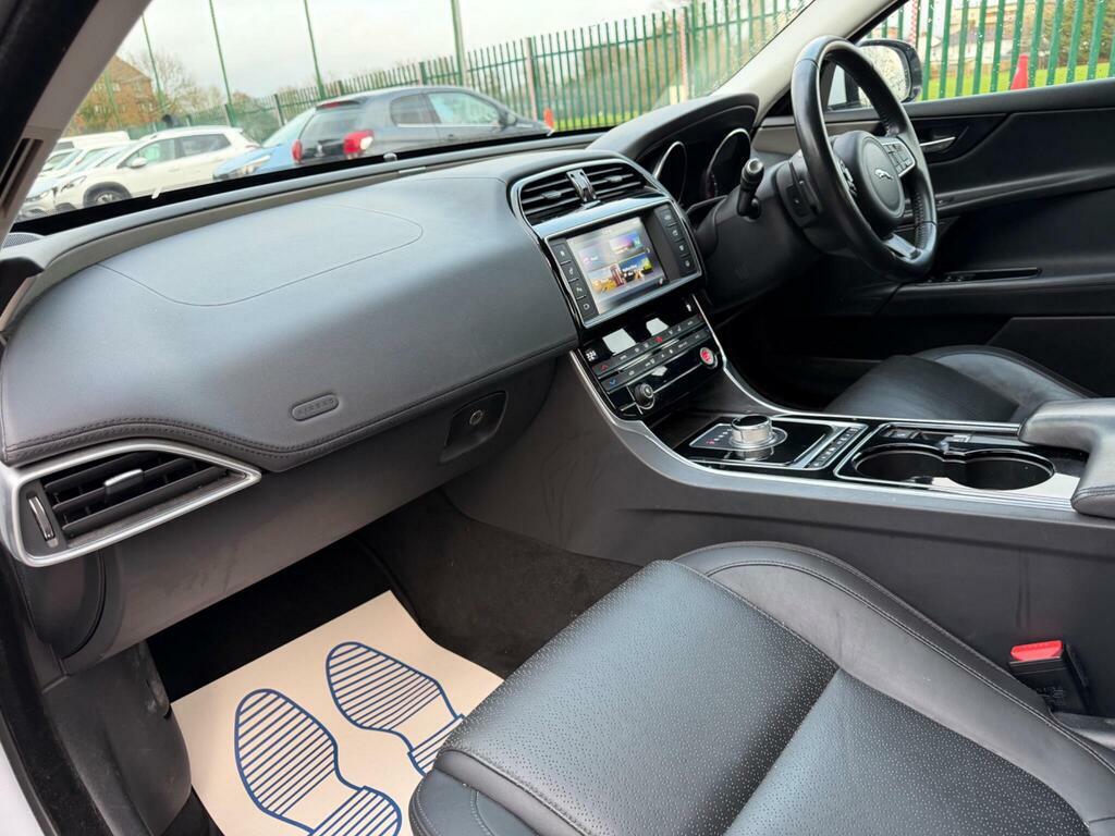 Jaguar XE 2.0 Gtdi Portfolio Euro 6 S S OY65HBP White #4