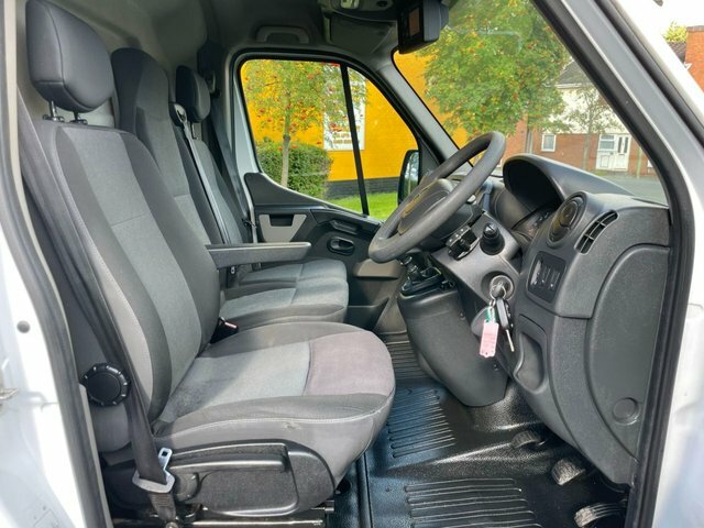 Renault Master 2.3L Mm33 Business Plus Energy Dci MF68CLJ White #2