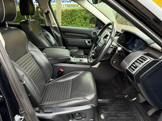 Land Rover Discovery Automatic NJ19WSX Black #5