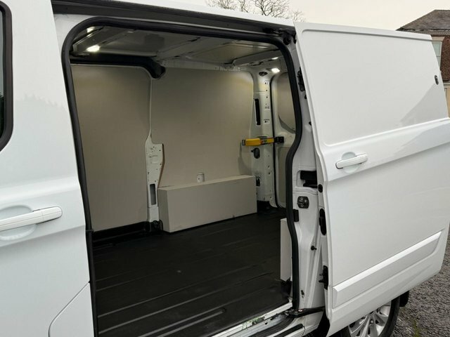 Ford Transit Custom Manual HT71ROU White #5