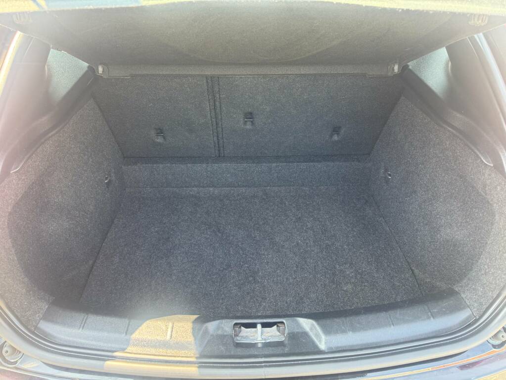 Volvo V40 T2 122 Momentum Nav Plus DX68FMY Black #4