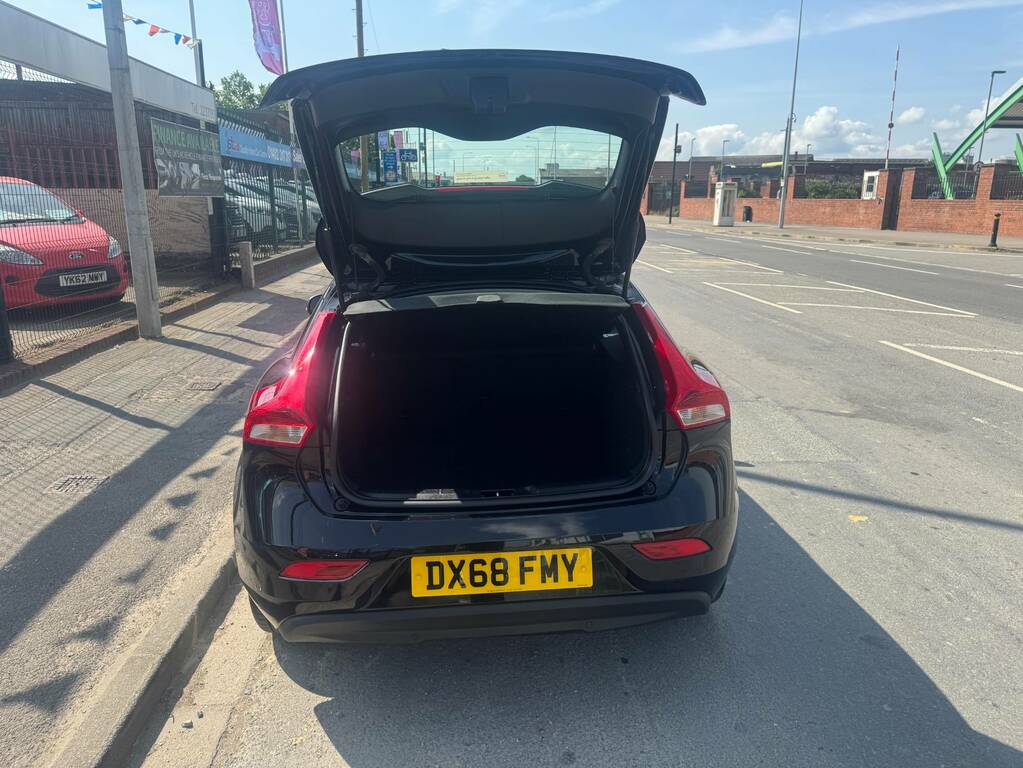 Volvo V40 T2 122 Momentum Nav Plus DX68FMY Black #3