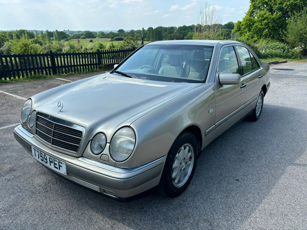 Mercedes-Benz E Class 2.4 E240 Elegance Silver