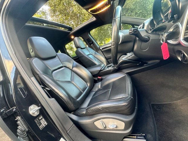 Porsche Cayenne 2012 3.0L D V6 Tiptronic 245 Bhp Black #2