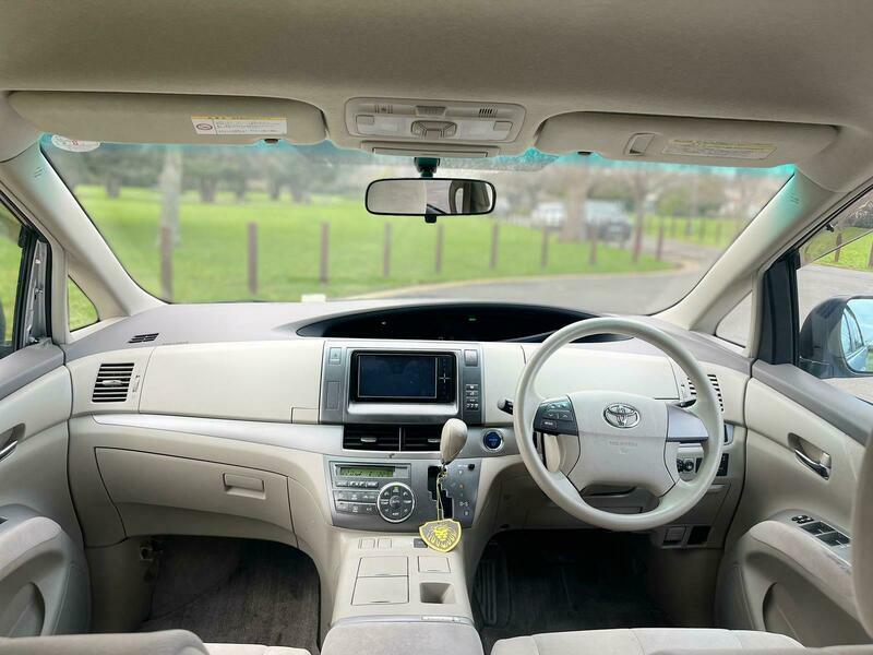 Toyota Estima Mpv Silver #2
