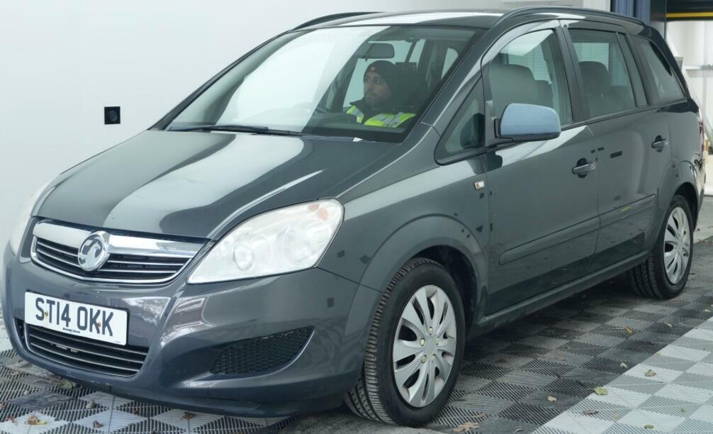 Vauxhall Zafira 1.8 16V Exclusiv Euro 5 ST14OKK Grey #2