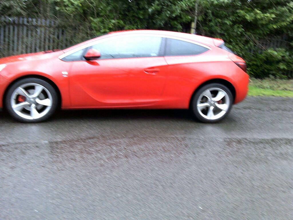 Vauxhall Astra GTC 2.0 Cdti Sri Euro 5 S S Red #4